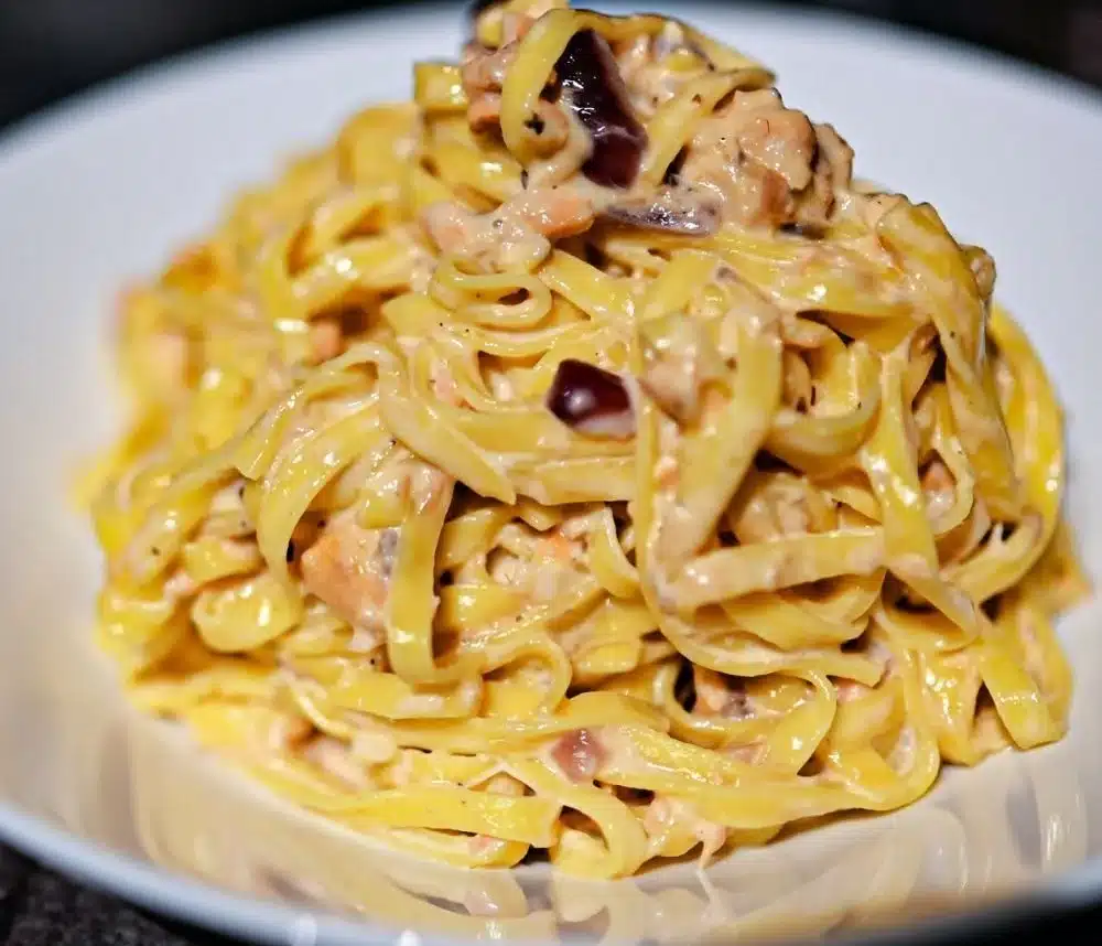 15-Minute Creamy Salmon Linguine