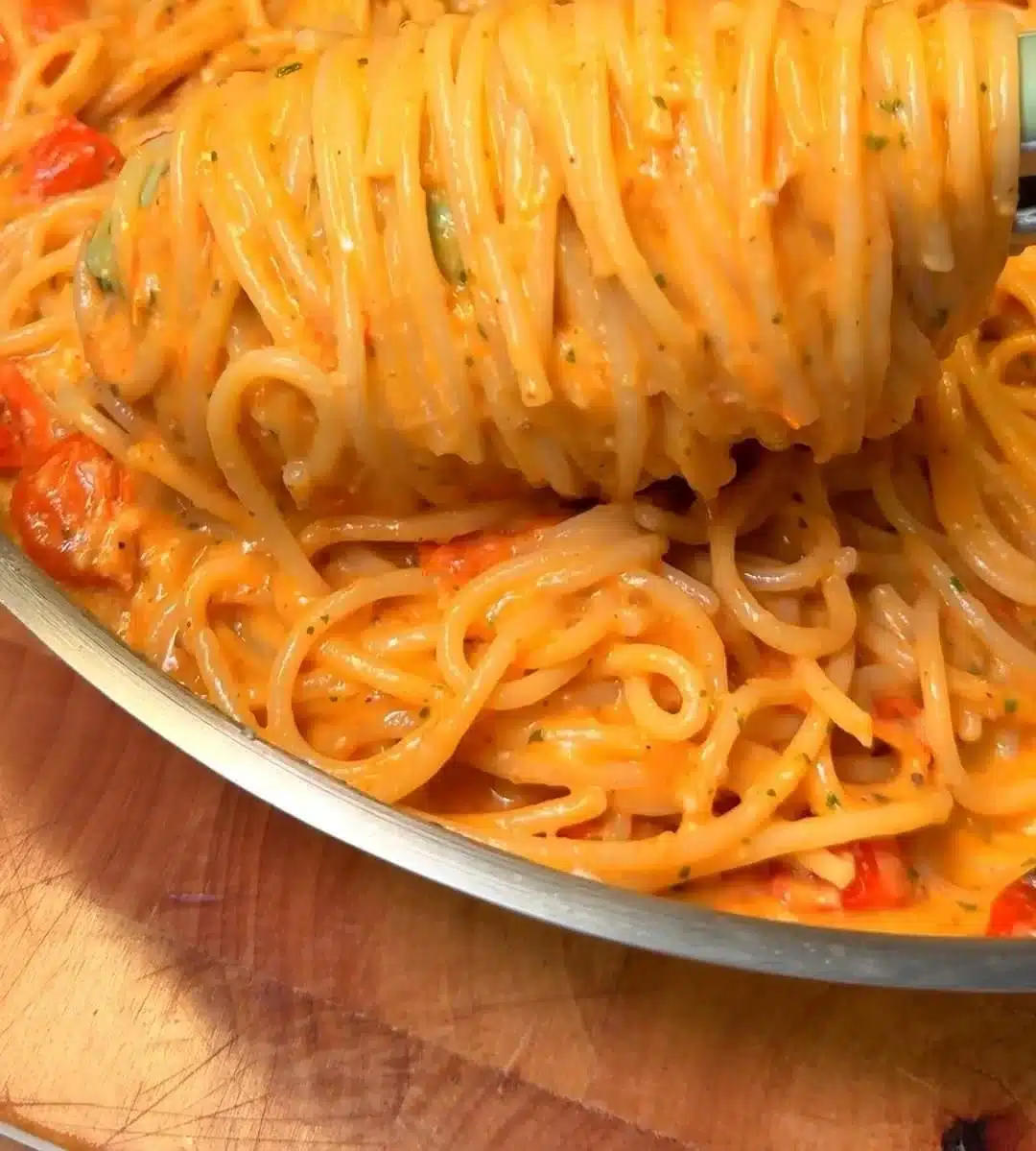 Creamy Roasted Tomato & Garlic Pasta | Cozy & Flavorful Vegan Recipe 🍅🧄✨