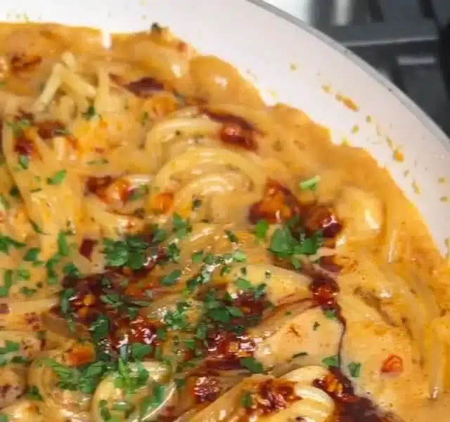 Delicious spaghetti topped with caramelized onions and herbs.