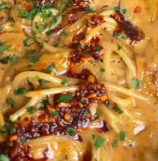 Simple ingredients but the biggest impact. Comment RECIPE to get this caramelized onion pasta recipe sent to your inbox.… [Video] | Spaghetti with caramelized onions, Onion and noodles recipes, Spaghetti with fried onions